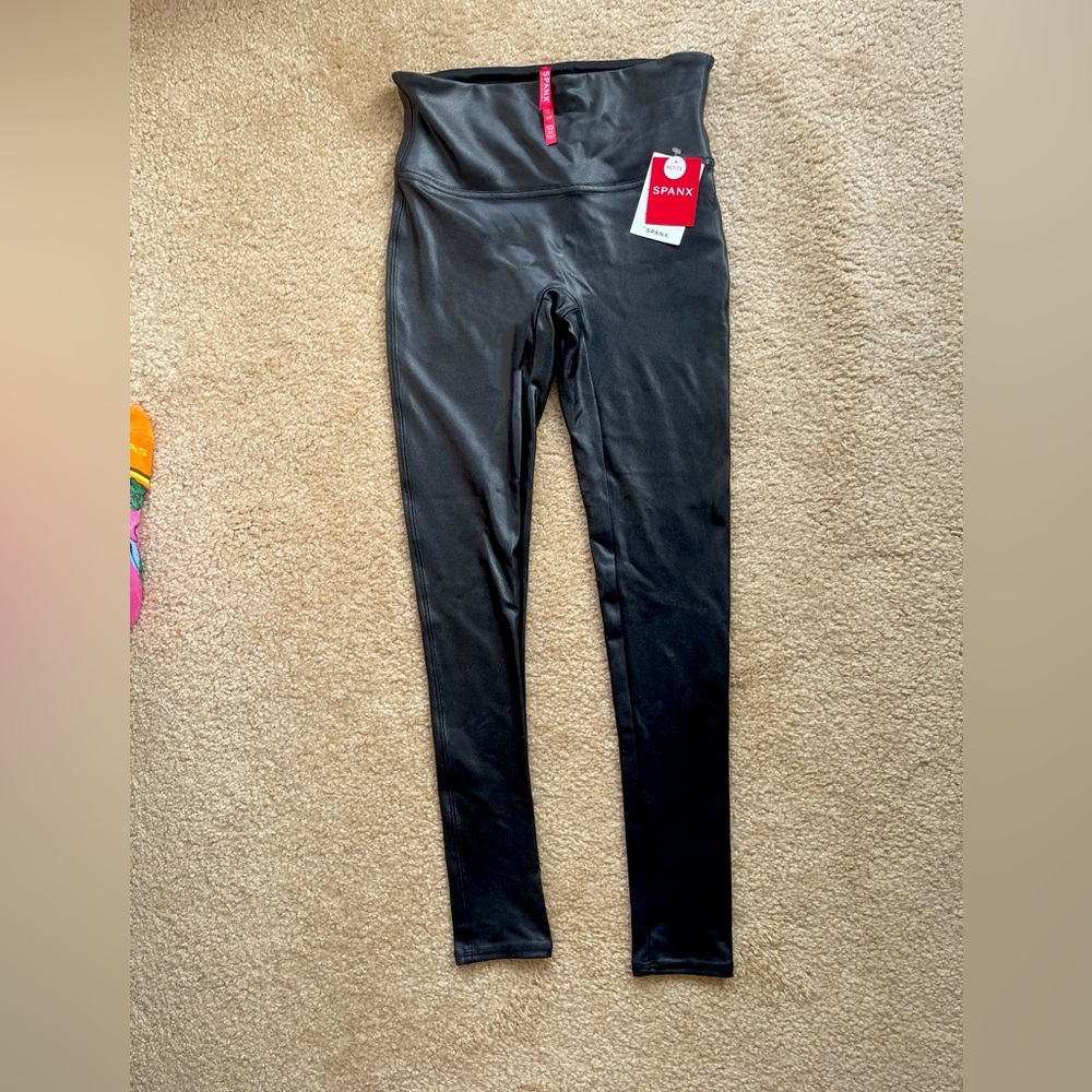 NWT Spanx small Petite faux leggings-black